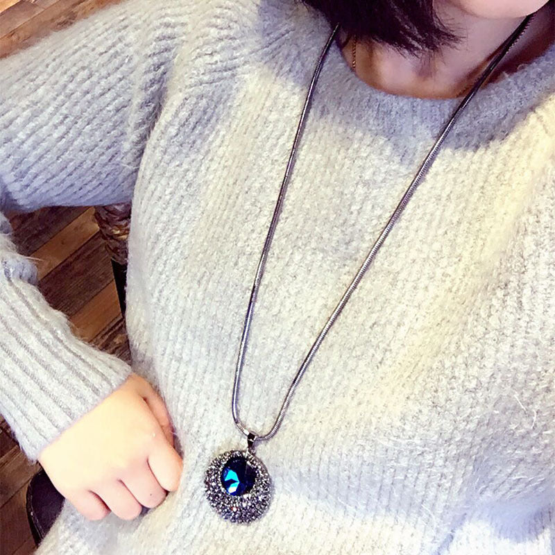 Midnight Spark – Antique Blue Stone Pendant Necklace